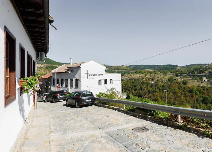 трапезица *